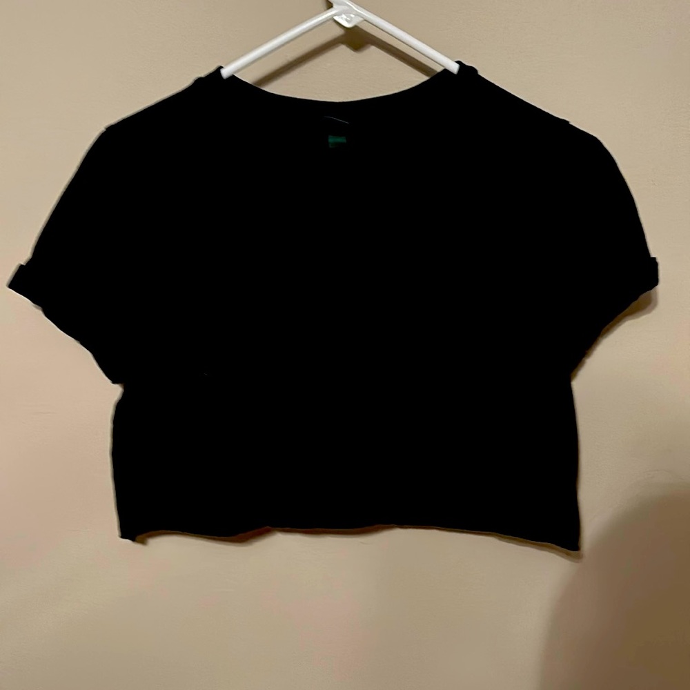 Lose fit black crop top tee